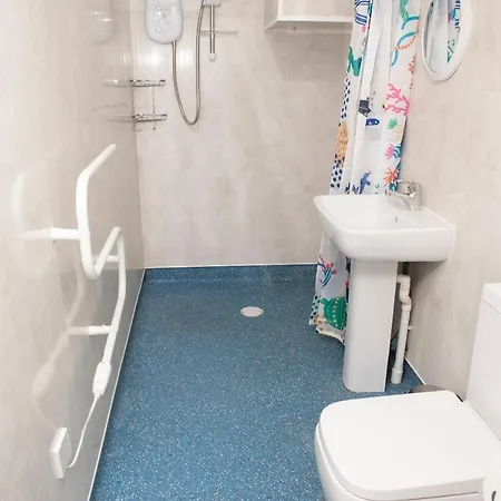 1 Bedroom By Gloucester Road شقة بريستول