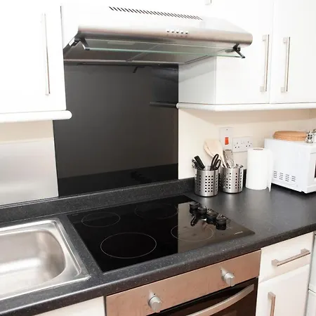 شقة 1 Bedroom By Gloucester Road *